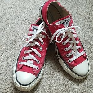 Sz 8 wms Red Converse All Star Low Tops